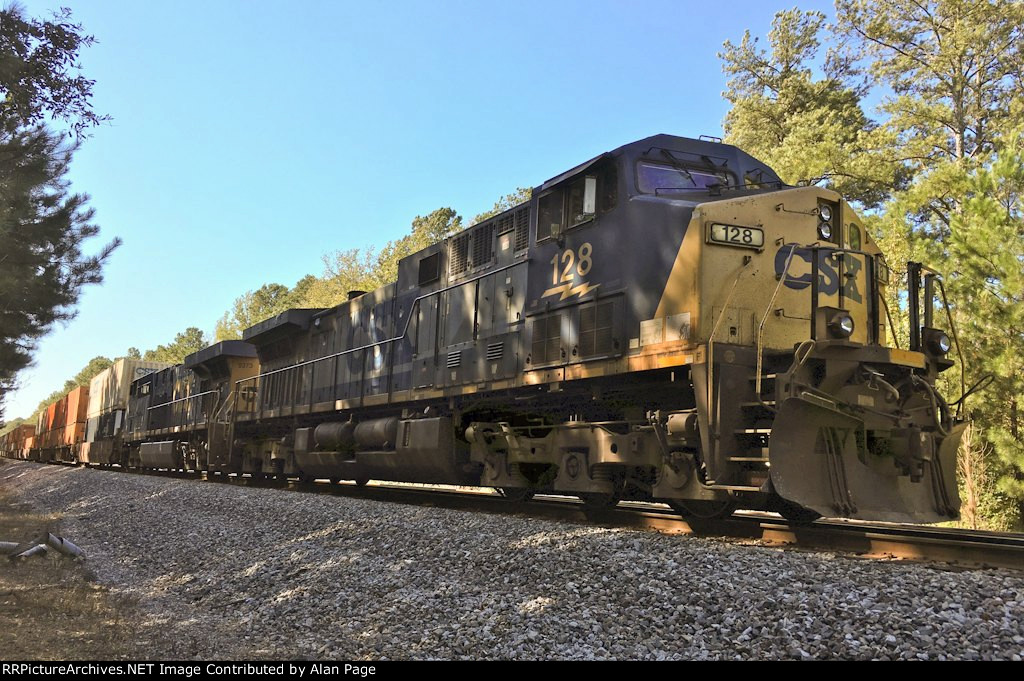CSX 128 and 5373 wait for green